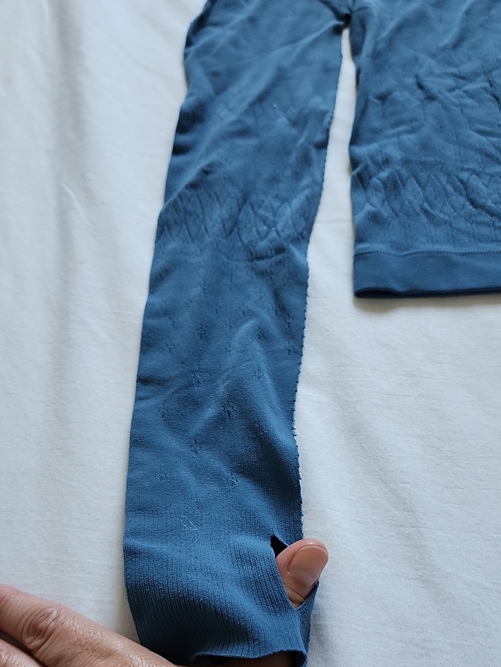 Fabletics Slate Blue Seamless Long Sleeve Crop Workout Top Thumbholes Size S NWT - Picture 4 of 8